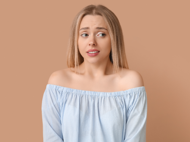 Ansiedade ao falar outro idioma: seu cérebro está tentando te proteger