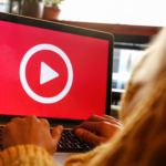 Como transformar o tempo nas redes sociais em prática real de idiomas